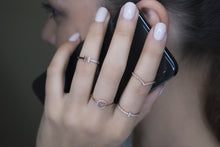 Load image into Gallery viewer, Classic Cross-Shaped Diamond Gold Ring