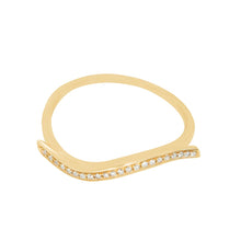 Load image into Gallery viewer, Classic Wave-Shaped Diamond Gold Ring