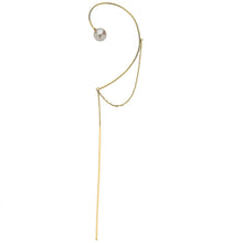 Load image into Gallery viewer, Woman Power Akoya Pearl Gold Chain Cuff Earring